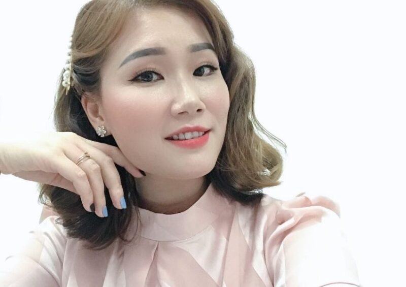 Chị Linh Na